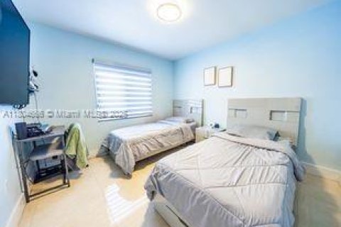 Casa en venta en Hialeah, Florida, 3 dormitorios, 127.93 m2 № 1744023 - foto 14