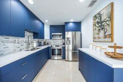 Casa en venta en Hialeah, Florida, 3 dormitorios, 127.93 m2 № 1744023 - foto 6