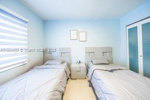 Casa en venta en Hialeah, Florida, 3 dormitorios, 127.93 m2 № 1744023 - foto 15