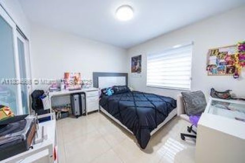 Casa en venta en Hialeah, Florida, 3 dormitorios, 127.93 m2 № 1744023 - foto 12
