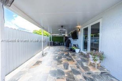 Casa en venta en Hialeah, Florida, 3 dormitorios, 127.93 m2 № 1744023 - foto 23