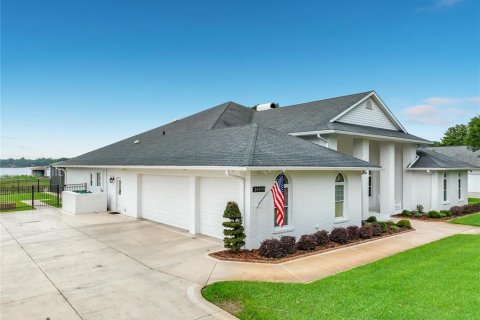 Casa en venta en Eustis, Florida, 5 dormitorios, 427.16 m2 № 2097575 - foto 2