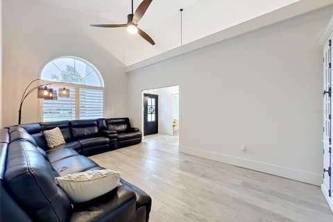 Casa en venta en Eustis, Florida, 5 dormitorios, 427.16 m2 № 2097575 - foto 11