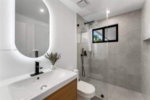 Villa ou maison à vendre à Miami, Floride: 5 chambres, 339.09 m2 № 2084937 - photo 11