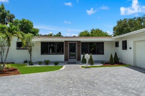 Villa ou maison à vendre à Miami, Floride: 5 chambres, 339.09 m2 № 2084937 - photo 2