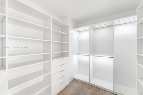 Villa ou maison à vendre à Miami, Floride: 5 chambres, 339.09 m2 № 2084937 - photo 14