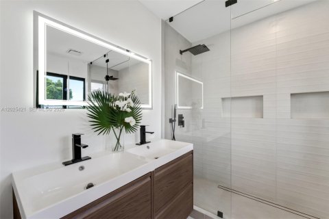 Villa ou maison à vendre à Miami, Floride: 5 chambres, 339.09 m2 № 2084937 - photo 15