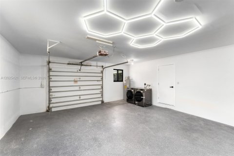 Villa ou maison à vendre à Miami, Floride: 5 chambres, 339.09 m2 № 2084937 - photo 20