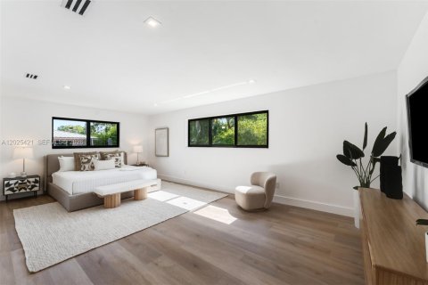 Villa ou maison à vendre à Miami, Floride: 5 chambres, 339.09 m2 № 2084937 - photo 12