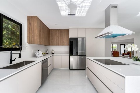 Villa ou maison à vendre à Miami, Floride: 5 chambres, 339.09 m2 № 2084937 - photo 9