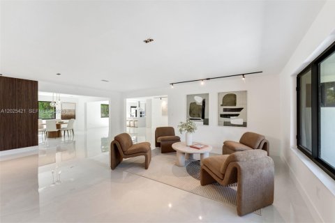 Villa ou maison à vendre à Miami, Floride: 5 chambres, 339.09 m2 № 2084937 - photo 4