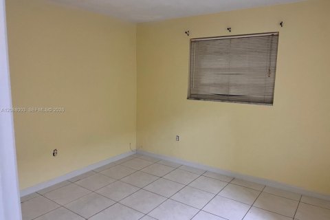 Condo in Miami, Florida, 1 bedroom № 2363798 - photo 11