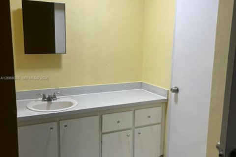 Condo in Miami, Florida, 1 bedroom № 2363798 - photo 7