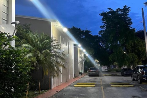 Condo in Miami, Florida, 1 bedroom  № 2363798