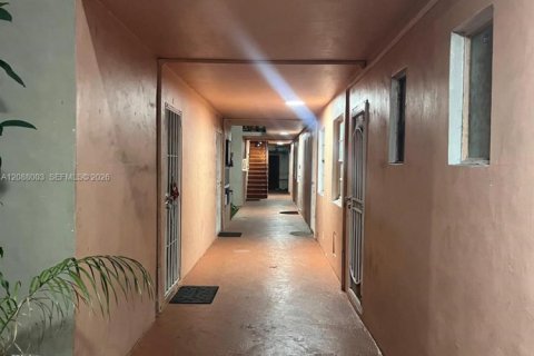 Condo in Miami, Florida, 1 bedroom № 2363798 - photo 4