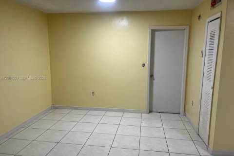 Condo in Miami, Florida, 1 bedroom № 2363798 - photo 10