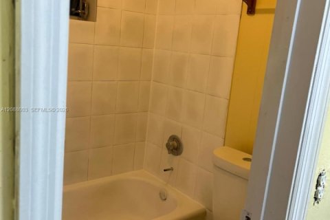 Condo in Miami, Florida, 1 bedroom № 2363798 - photo 9