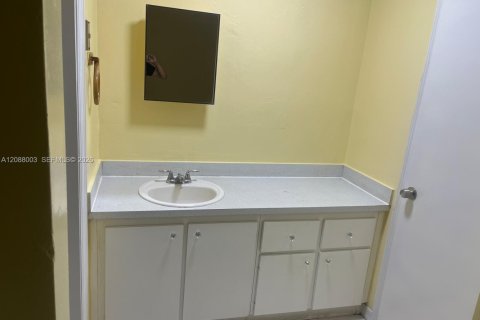 Condo in Miami, Florida, 1 bedroom № 2363798 - photo 8