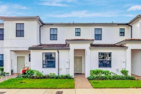 Купить кондоминиум в Хомстед, Флорида 3 спальни, 123.37м2, № 1980172 - фото 2