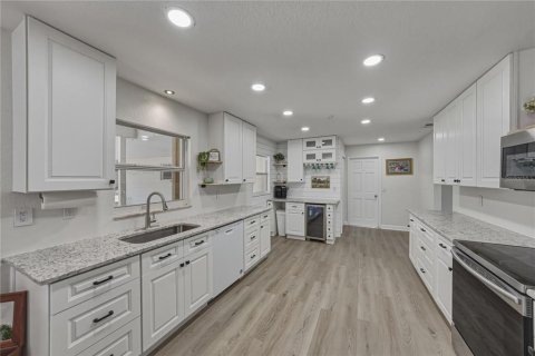 Villa ou maison à vendre à Dade City, Floride: 4 chambres, 204.94 m2 № 2147914 - photo 17