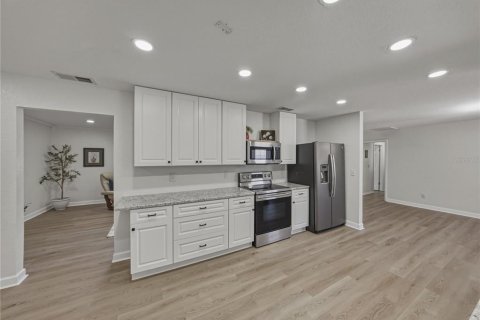 Villa ou maison à vendre à Dade City, Floride: 4 chambres, 204.94 m2 № 2147914 - photo 13