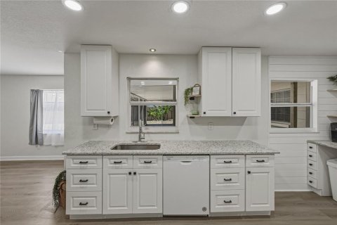 Villa ou maison à vendre à Dade City, Floride: 4 chambres, 204.94 m2 № 2147914 - photo 15