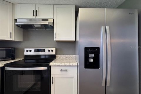 Touwnhouse à louer à Lakeland, Floride: 2 chambres, 89.19 m2 № 2156535 - photo 9