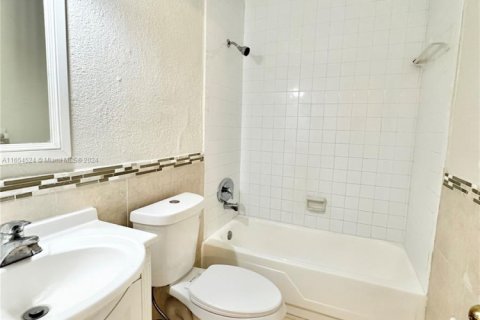 Condo in Pinecrest, Florida, 2 bedrooms  № 1864982 - photo 8