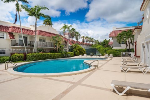 Condo in Pinecrest, Florida, 2 bedrooms  № 1864982 - photo 12