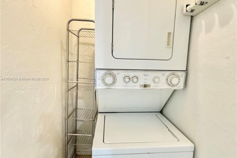 Condo in Pinecrest, Florida, 2 bedrooms  № 1864982 - photo 7
