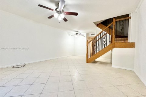 Condo in Pinecrest, Florida, 2 bedrooms  № 1864982 - photo 1