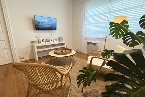 Condo in Miami Beach, Florida  № 2001971 - photo 4