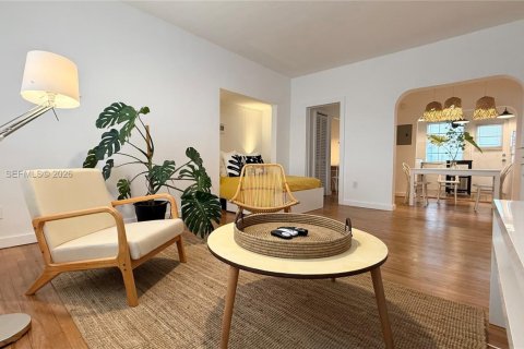 Studio in the Condo in Miami Beach, Florida  № 2001971