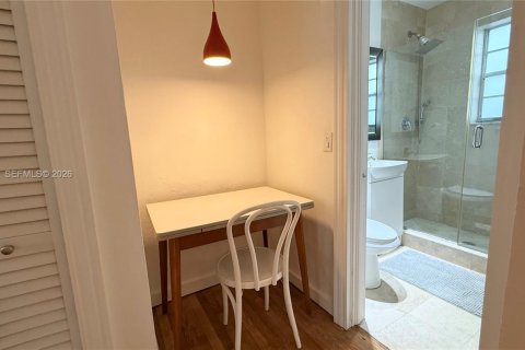 Condo in Miami Beach, Florida  № 2001971 - photo 10