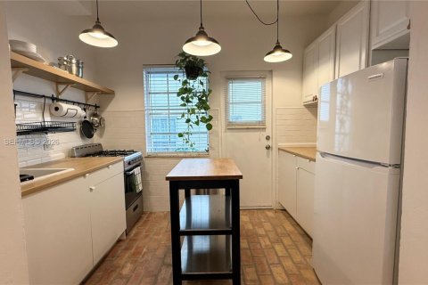 Condo in Miami Beach, Florida  № 2001971 - photo 12