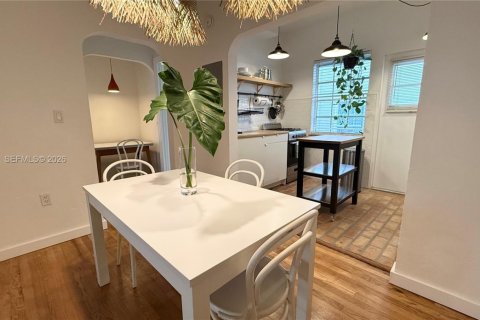 Condo in Miami Beach, Florida  № 2001971 - photo 8