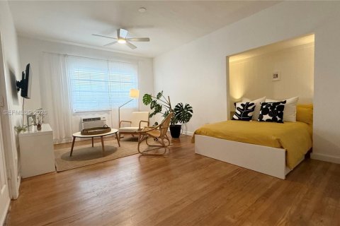 Condo in Miami Beach, Florida  № 2001971 - photo 2