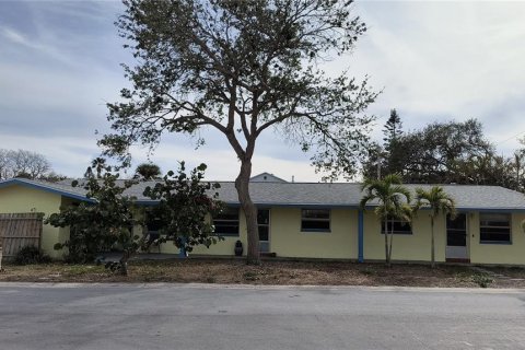 Propiedad comercial en venta en Indian Rocks Beach, Florida, 6 dormitorios, 222.97 m2 № 1733315 - foto 3