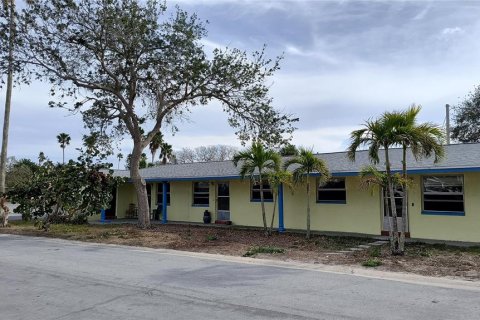 Propiedad comercial en venta en Indian Rocks Beach, Florida, 6 dormitorios, 222.97 m2 № 1733315 - foto 4