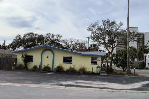 Propiedad comercial en venta en Indian Rocks Beach, Florida, 6 dormitorios, 222.97 m2 № 1733315 - foto 1