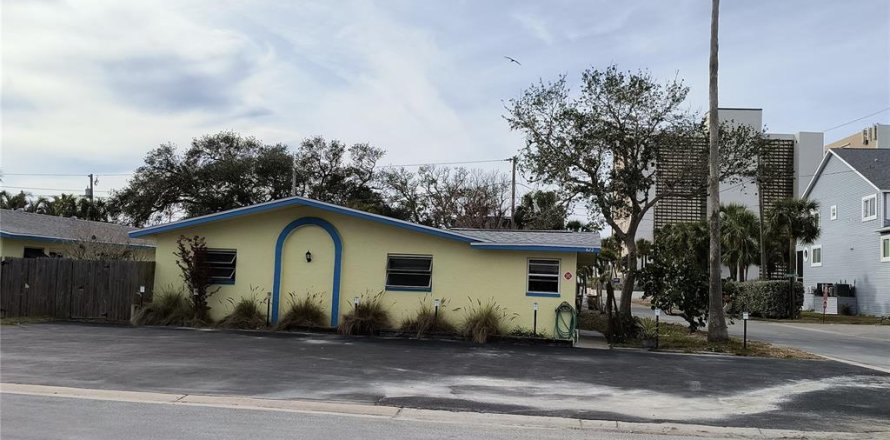 Propiedad comercial en Indian Rocks Beach, Florida 6 dormitorios, 222.97 m2 № 1733315