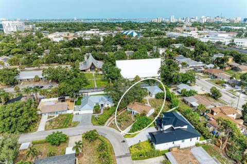 Casa en venta en Sarasota, Florida, 3 dormitorios, 110.65 m2 № 2198379 - foto 2