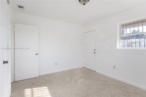 Apartamento en alquiler en Miami, Florida, 2 dormitorios, 315.87 m2 № 2076983 - foto 13