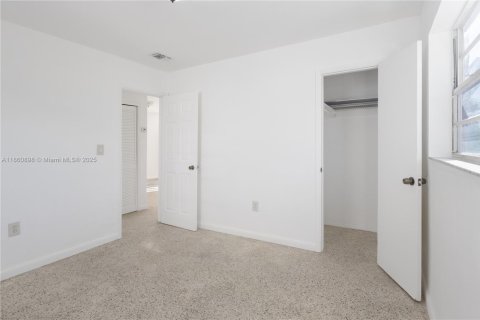 Apartamento en alquiler en Miami, Florida, 2 dormitorios, 315.87 m2 № 2076983 - foto 9
