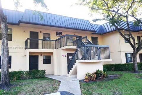 Condo in Pembroke Pines, Florida, 2 bedrooms  № 2024152
