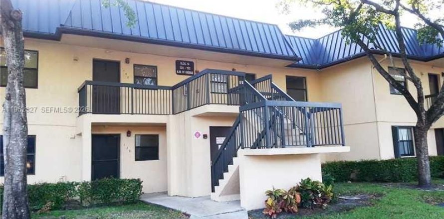 Condo in Pembroke Pines, Florida, 2 bedrooms  № 2024152