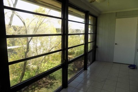 Condo in Miami, Florida, 2 bedrooms  № 963782 - photo 1