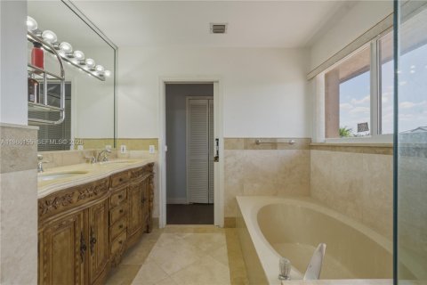 Купить виллу или дом в Майами, Флорида 4 спальни, 217.21м2, № 2050494 - фото 26