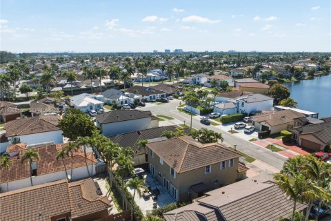 Купить виллу или дом в Майами, Флорида 4 спальни, 217.21м2, № 2050494 - фото 9