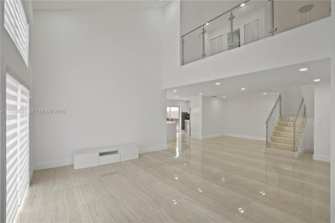 Casa en venta en Miami, Florida, 3 dormitorios, 187.85 m2 № 2001708 - foto 3